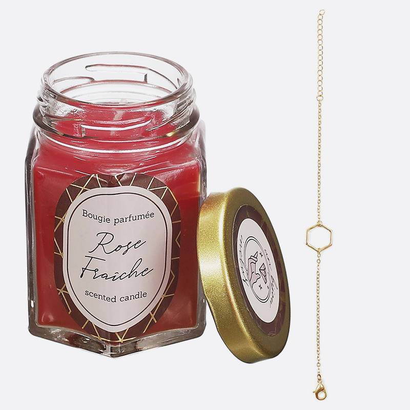 Bougies parfumées et fondants en cire dans une ambiance cosy près d’un foyer, disponibles dans notre boutique à Tournai